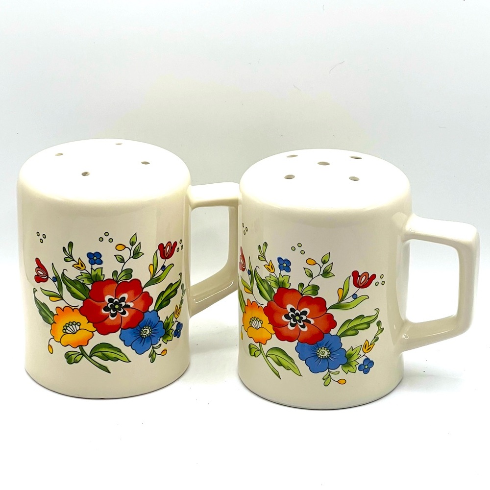 Vintage Provincial by Home Concepts Ceramic Salt & Pepper Shakers Korea